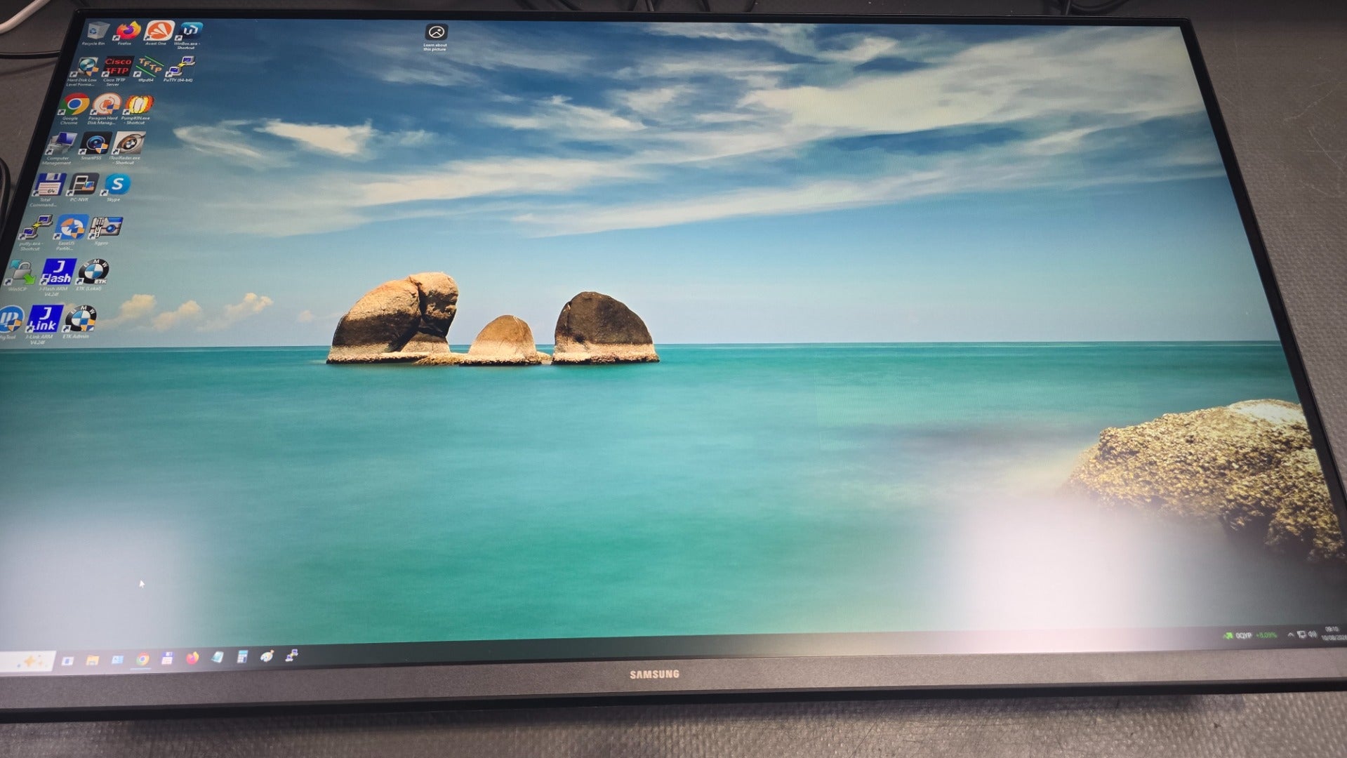 Samsung 32'' Gaming Monitor 330Hz LS32HG806ESXXU (Has Faint Lines On The Screen) (Refurbished B-Grade)