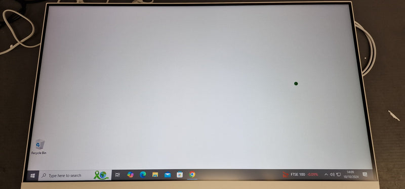 Samsung 32'' Monitor Speaker LS32DM801UUXXU (Has 1 Dust Specks On Screen) (Refurbished B-Grade)