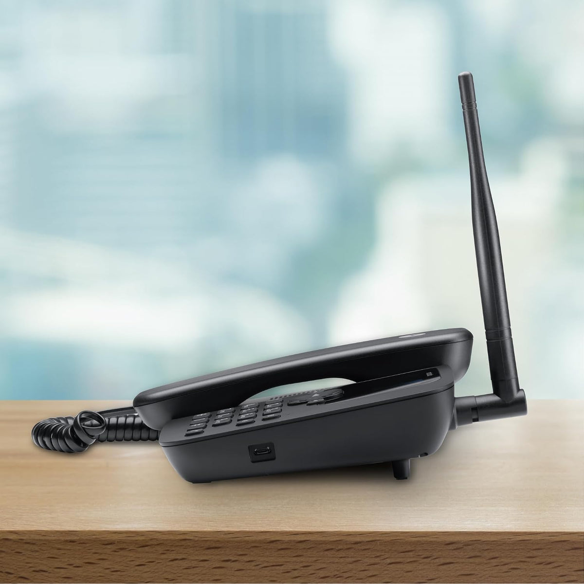 Motorola FW410 4G Fixed Wireless Desktop Telephone 2.2'' Display Antenna Unlocked (Refurbished B-Grade)